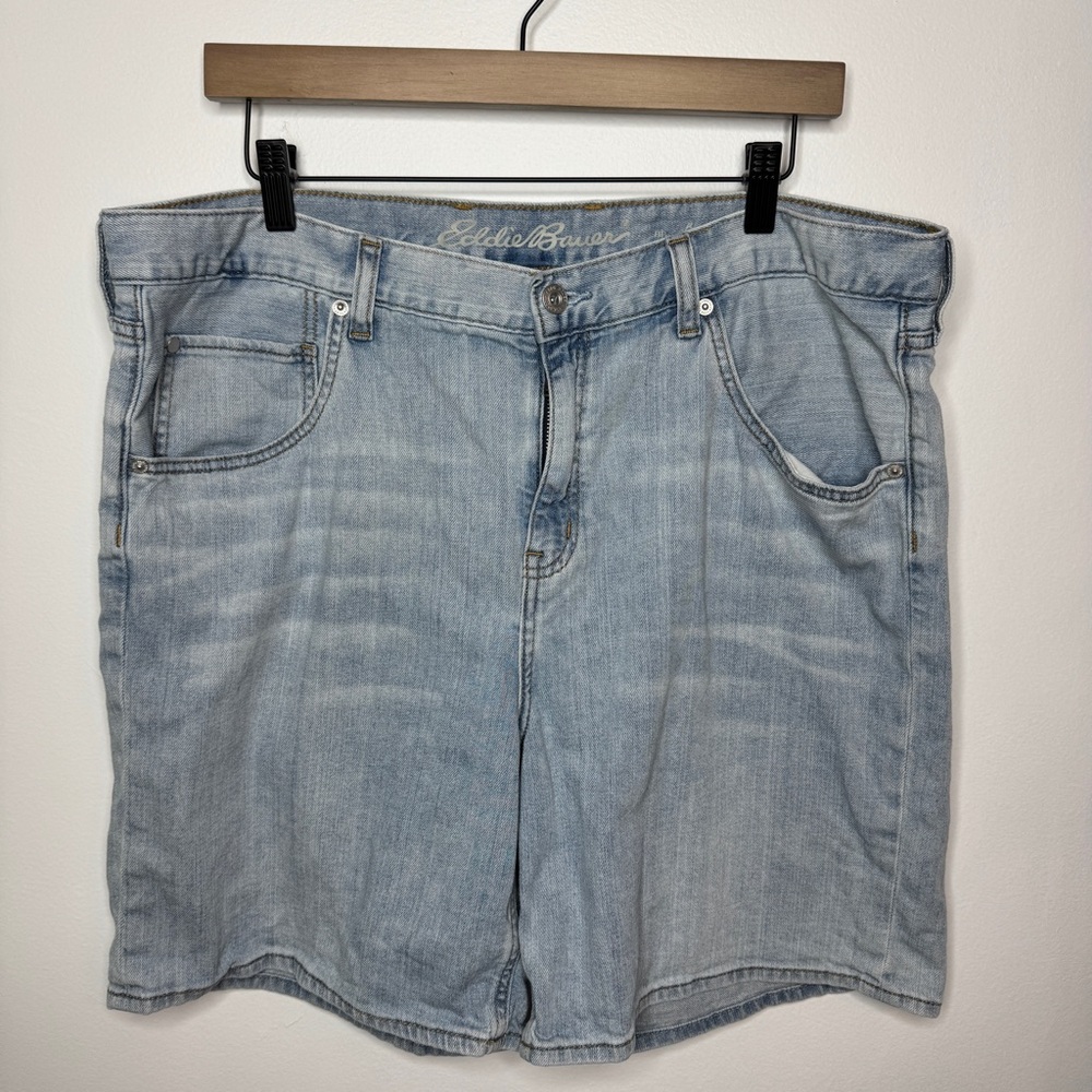 Eddie Bauer Boyfriend Denim Shorts Cuffed Lightwash - Picture 2 of 6